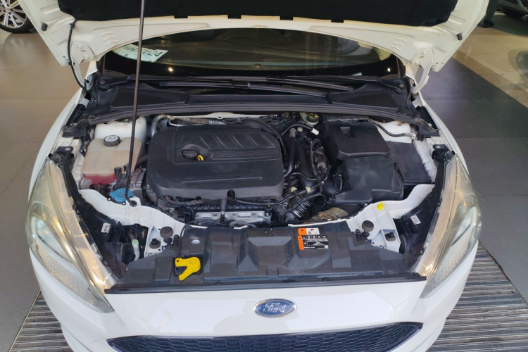 福特 福克斯 2017款 1.5T CTCC 白黑限量版机舱底盘24