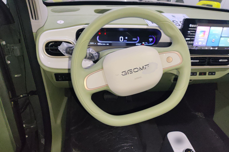 吉利银河 2025款 210km 熊猫骑士中控内饰13