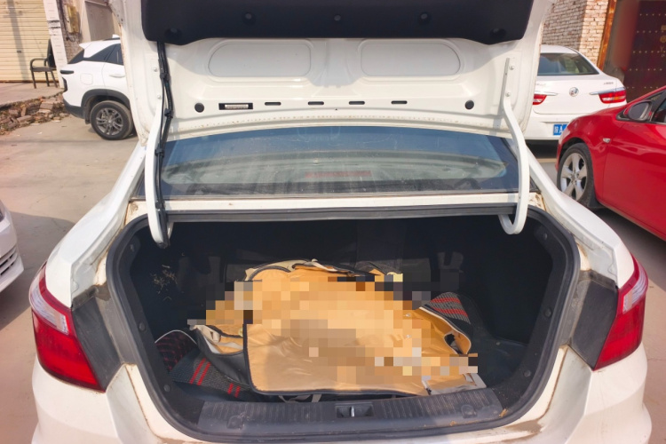 长安 逸动 2016款 1.6L 手动风尚型机舱底盘23