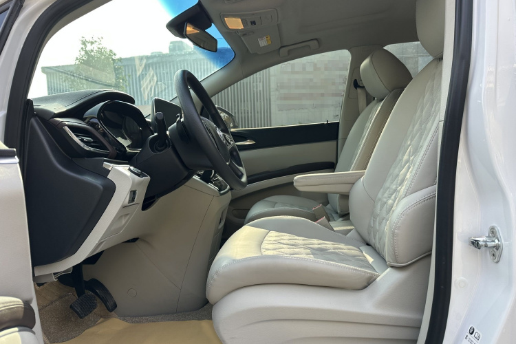 别克GL8 2023款 陆上公务舱 智享型中控内饰7003