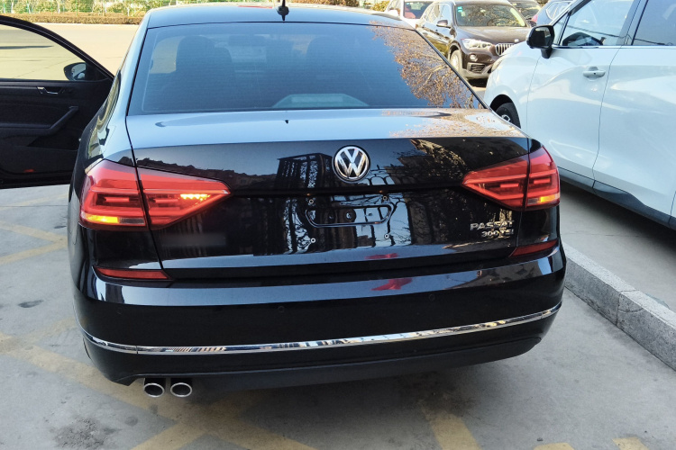 大众 帕萨特 2017款 330TSI DSG尊荣版车身外观6