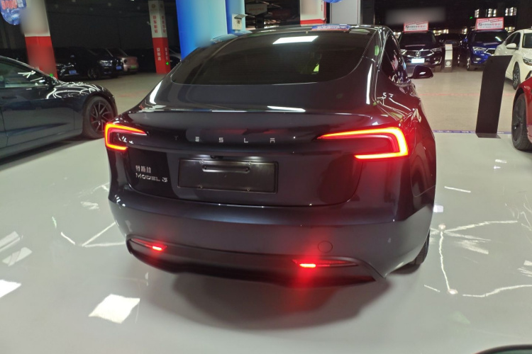 特斯拉 Model 3 2023款 后轮驱动版车身外观6