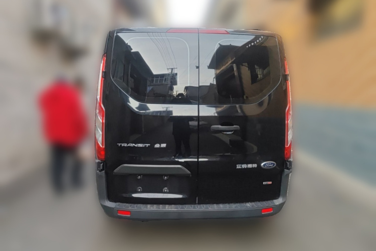 福特 全顺 2019款 2.0T柴油多功能商用车短轴低顶6座国VI车身外观6