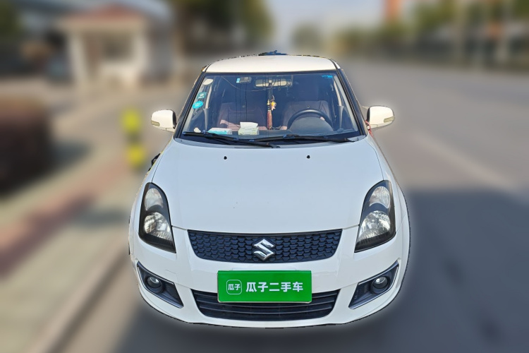 铃木 雨燕 2014款 1.5L 手动时尚型车身外观2