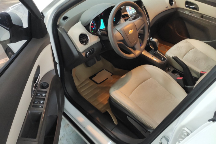 雪佛兰 科鲁兹 2015款 1.5L 经典 SE AT中控内饰20