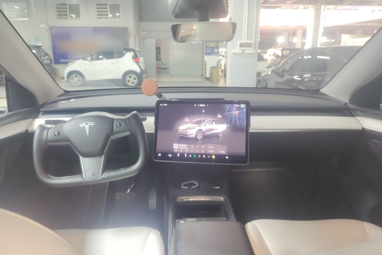 特斯拉 Model Y 2022款 改款 后轮驱动版中控内饰7002
