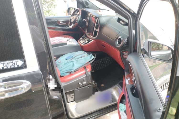 奔驰 威霆 2020款 2.0T 商务版 7座局部细节9005