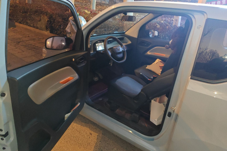 五菱汽车 宏光MINIEV 2020款 自在款 三元锂中控内饰7003