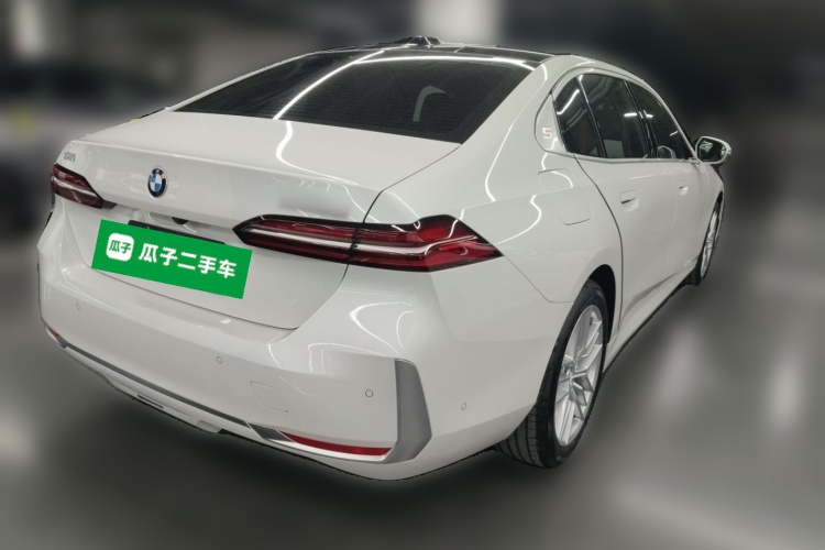 宝马5系 2024款 525Li 豪华套装车身外观7