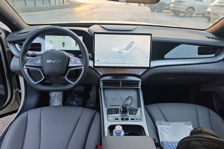 比亚迪 海豹07 DM-i 2025款 智驾版 DM-i 1.5L 125km 尊贵型中控内饰12