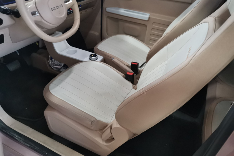 吉利银河 2024款 熊猫mini 200km 耐力熊中控内饰19