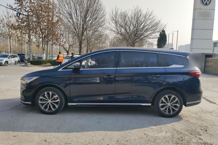 比亚迪 宋MAX 2021款 升级版 1.5T 自动豪华型 7座车身外观4