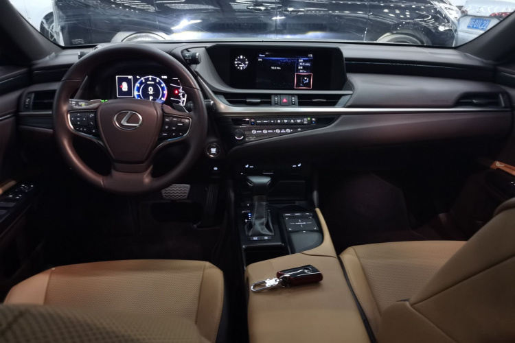 雷克萨斯ES 2020款 200 卓越版中控内饰7002