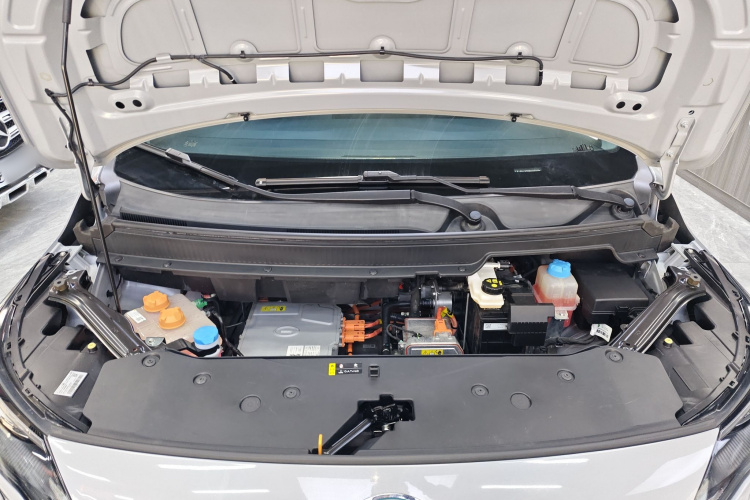 埃安 AION Y 2022款 Plus 70 智领版机舱底盘24