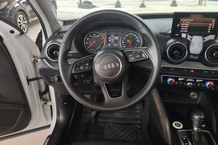 奥迪Q2L 2020款 35 TFSI 时尚动感型中控内饰13