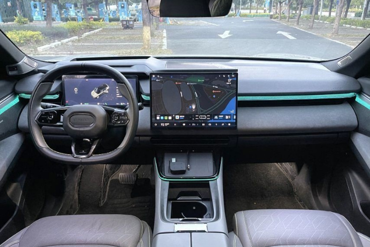 领克08 EM-P 2025款 245km 超长续航Halo中控内饰7004