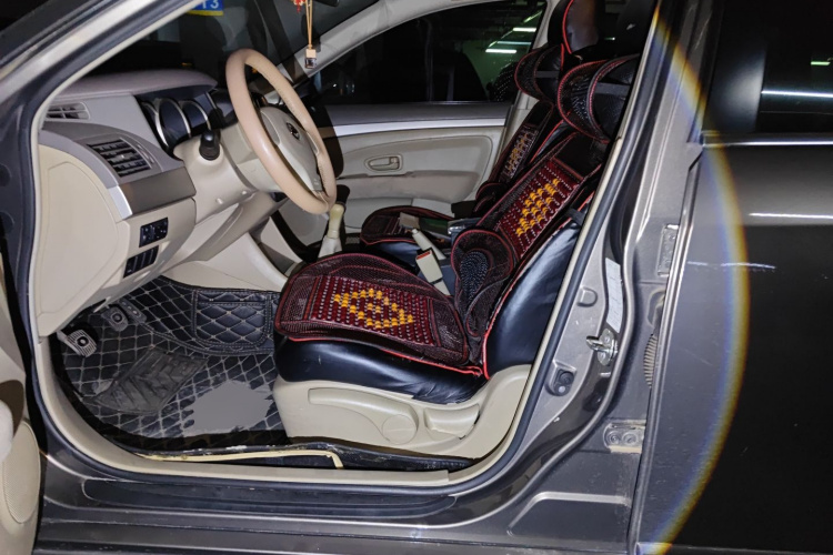 日产 轩逸 2012款 经典 1.6XE 手动舒适版中控内饰19