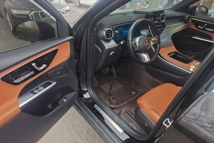 奔驰GLC 2023款 改款 GLC 260 L 4MATIC 动感型 5座中控内饰7003