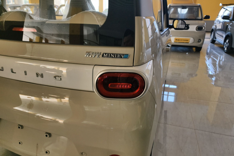 五菱汽车 宏光MINIEV 2024款 第三代 215km 青春版车身外观9