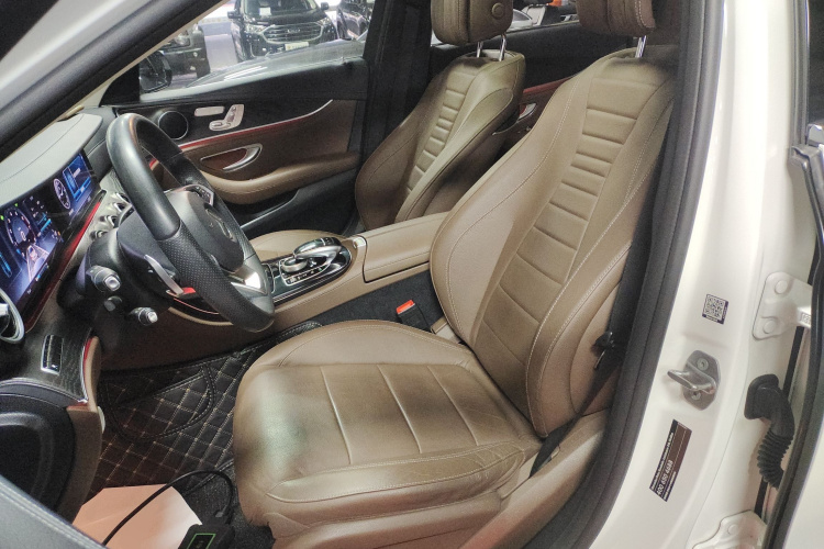 奔驰E级 2017款 E 320 L 运动型 4MATIC局部细节19