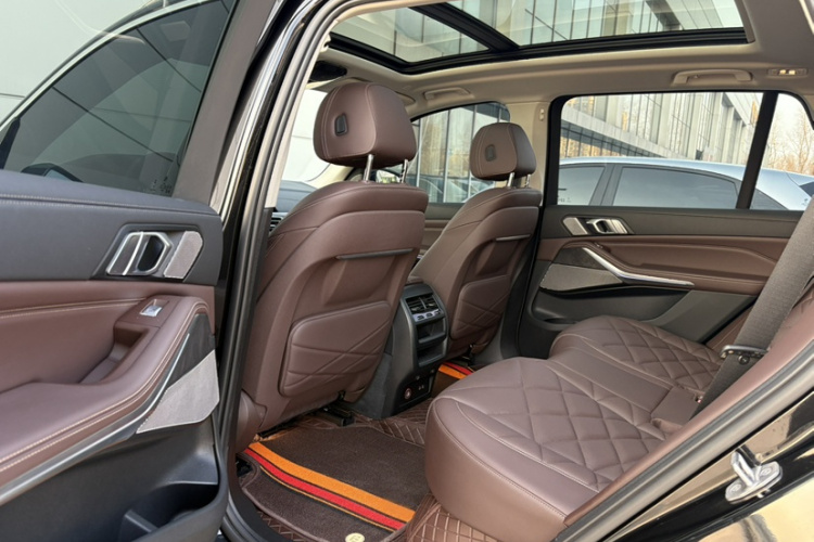 宝马X5 2022款 改款 xDrive 30Li 尊享型M运动套装中控内饰7004