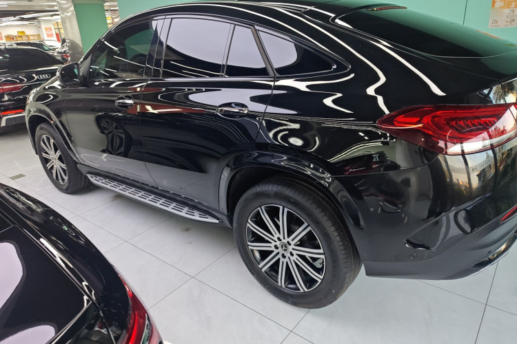 奔驰GLE 2023款 GLE 350 4MATIC 轿跑SUV 豪华型车身外观4