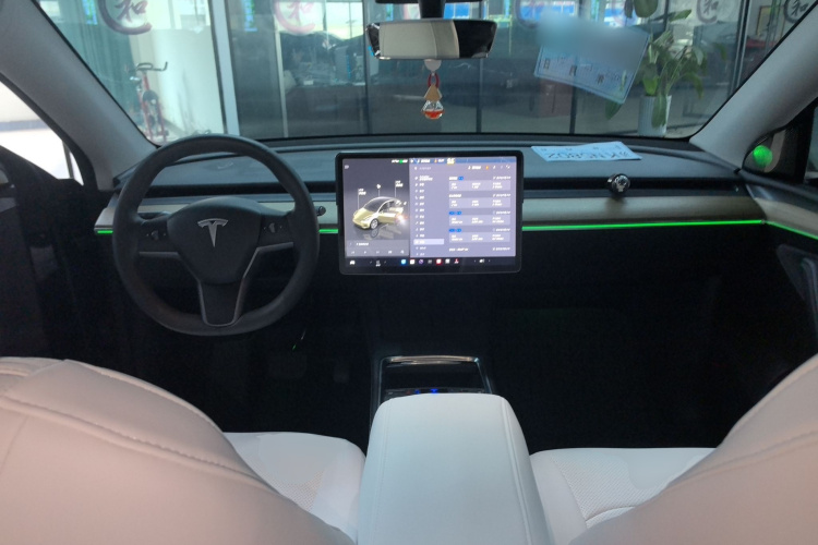 特斯拉 Model Y 2022款 改款 后轮驱动版中控内饰7002