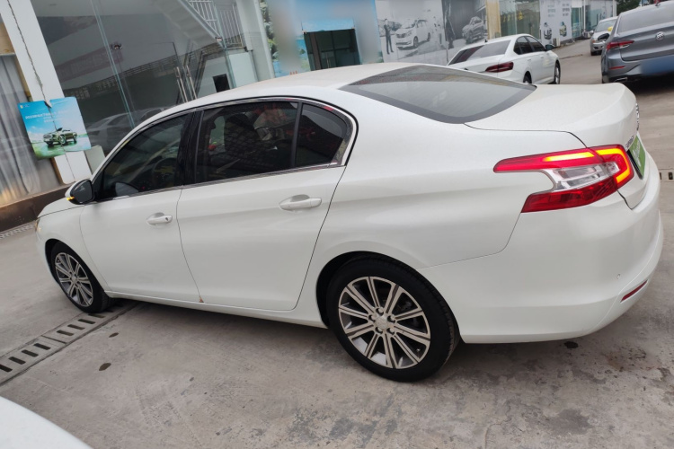 标致408 2014款 1.8L 自动豪华版车身外观4