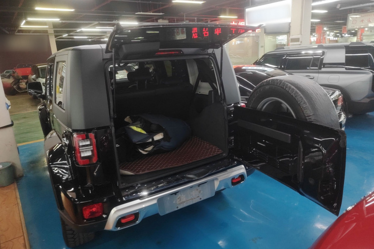 北京BJ40 2023款 2.0T 自动四驱城市猎人版侠客型局部细节23