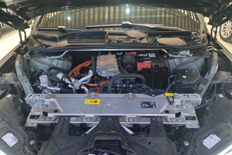 宝马iX 2023款 改款 xDrive40机舱底盘24