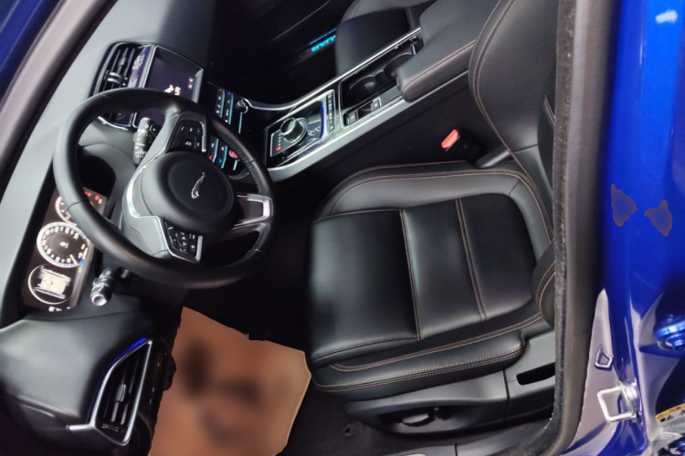 捷豹XEL 2019款 2.0T 200PS 尊享版中控内饰19