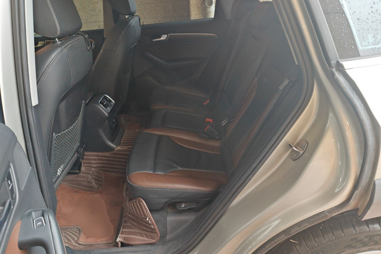 奥迪Q5 2017款 Plus 40 TFSI 技术型中控内饰7004