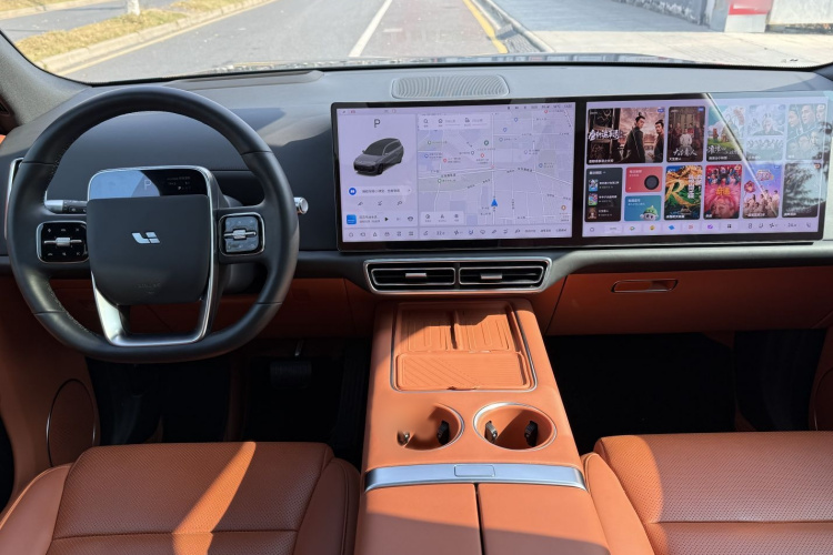 理想汽车 理想L8 2023款 Air中控内饰7009