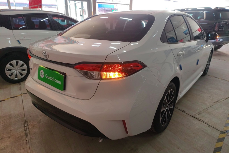 丰田 雷凌 2024款 智能电混双擎 1.8L 豪华版车身外观7