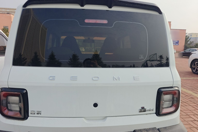 吉利银河 2025款 210km 熊猫骑士车身外观6