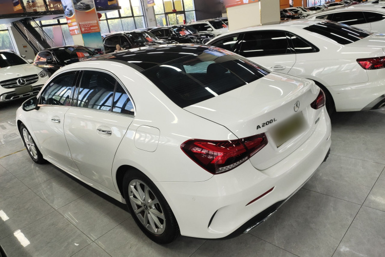 奔驰A级 2021款 A 200 L 运动轿车动感型车身外观4