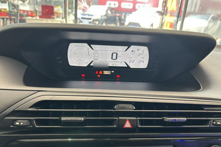 雪铁龙 C4 PICASSO 2015款 Grand 1.6T 时尚型 7座中控内饰7003