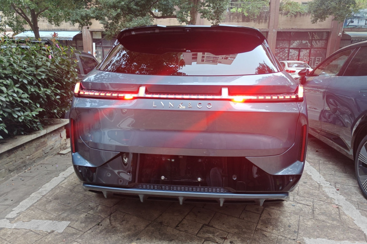 领克08 EM-P 2025款 220km 四驱性能Halo车身外观6005