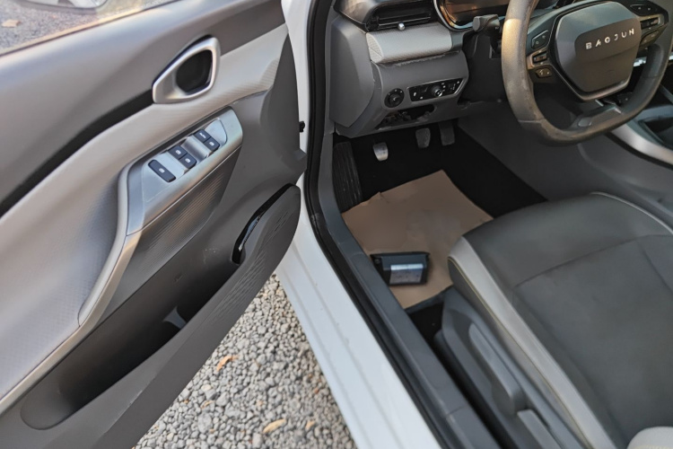 宝骏RC-5 2020款 1.5L 手动智耀豪华型中控内饰20