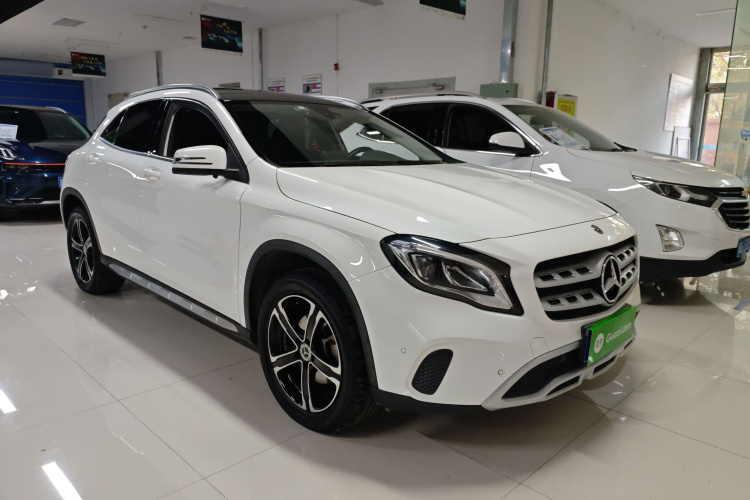 奔驰GLA 2018款 GLA 200 时尚型车身外观3