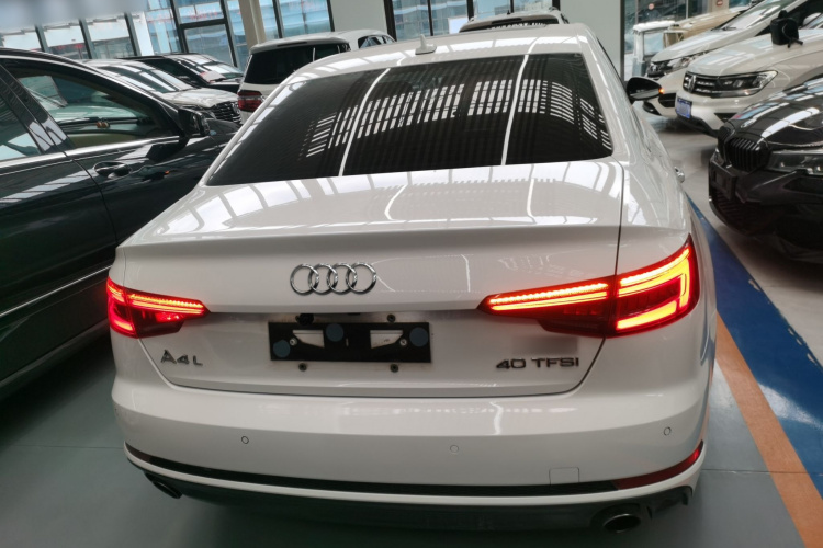 奥迪A4L 2018款 30周年年型 40 TFSI 时尚型车身外观6