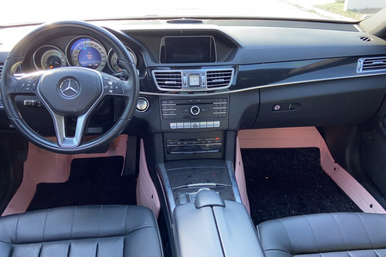 奔驰E级 2015款 改款 E 260 L 运动时尚型中控内饰7002