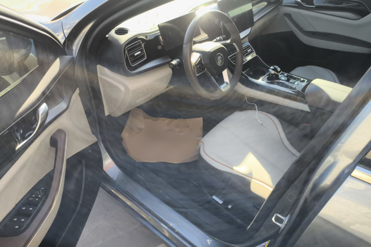 比亚迪 秦PLUS 2023款  冠军版 DM-i 120KM超越型中控内饰20