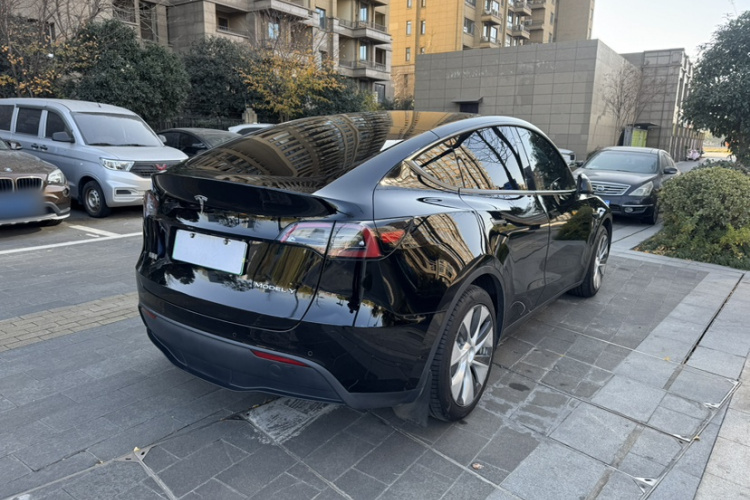 特斯拉 Model Y 2022款 后轮驱动版车身外观6004
