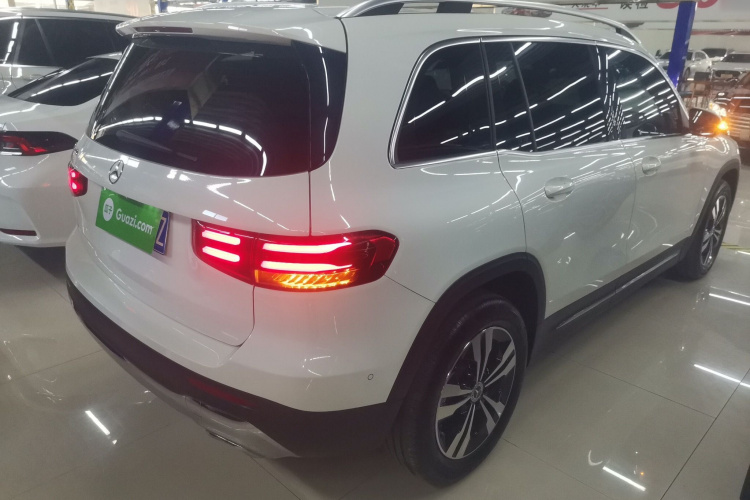 奔驰GLB 2024款 GLB 200 动感型车身外观7