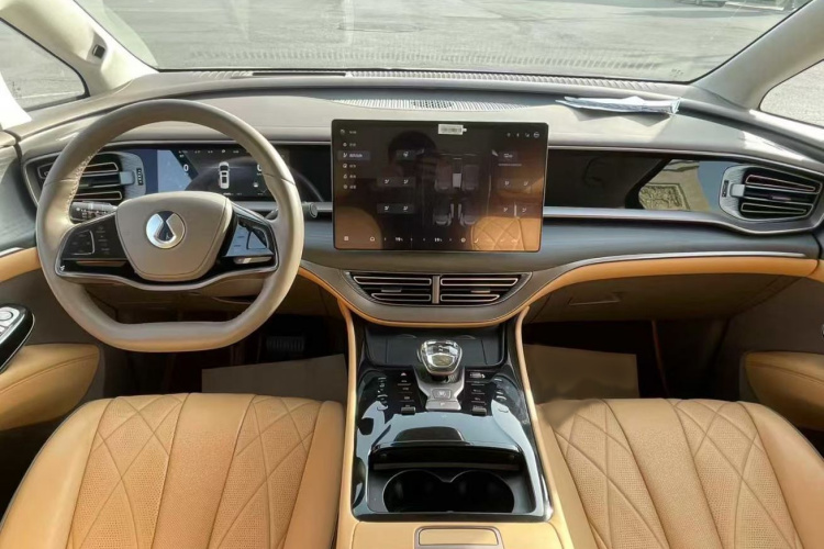 腾势D9 2022款 DM-i 970 四驱旗舰型中控内饰7003