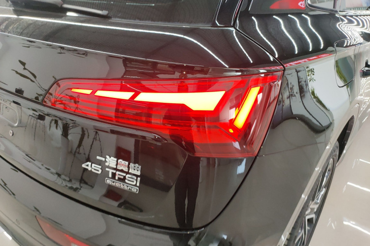 奥迪Q5L 2024款 45 TFSI 豪华动感型车身外观6006