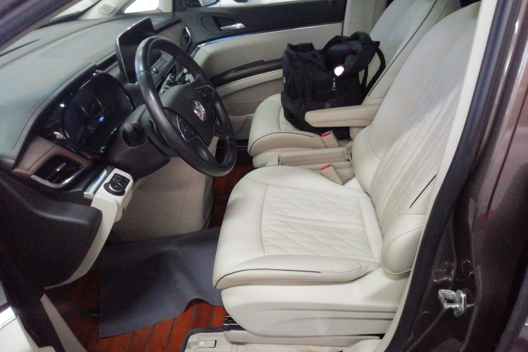 别克GL8 2022款 陆上公务舱 652T 豪华型中控内饰19