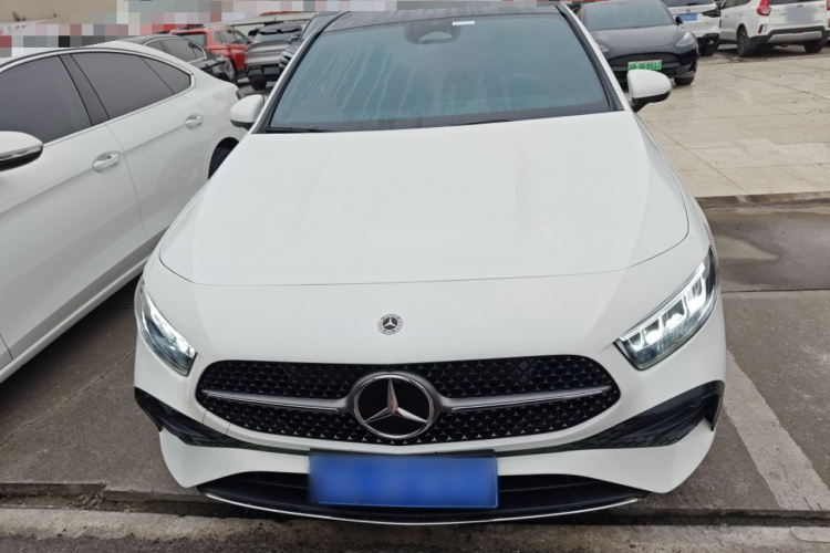 奔驰A级 2024款 改款 A 200 L 时尚型车身外观2