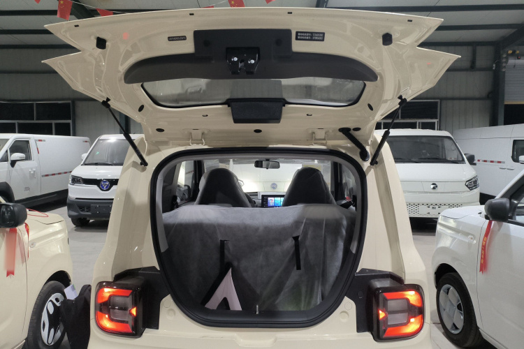 吉利银河 熊猫 2025款 210km 元气熊机舱底盘23